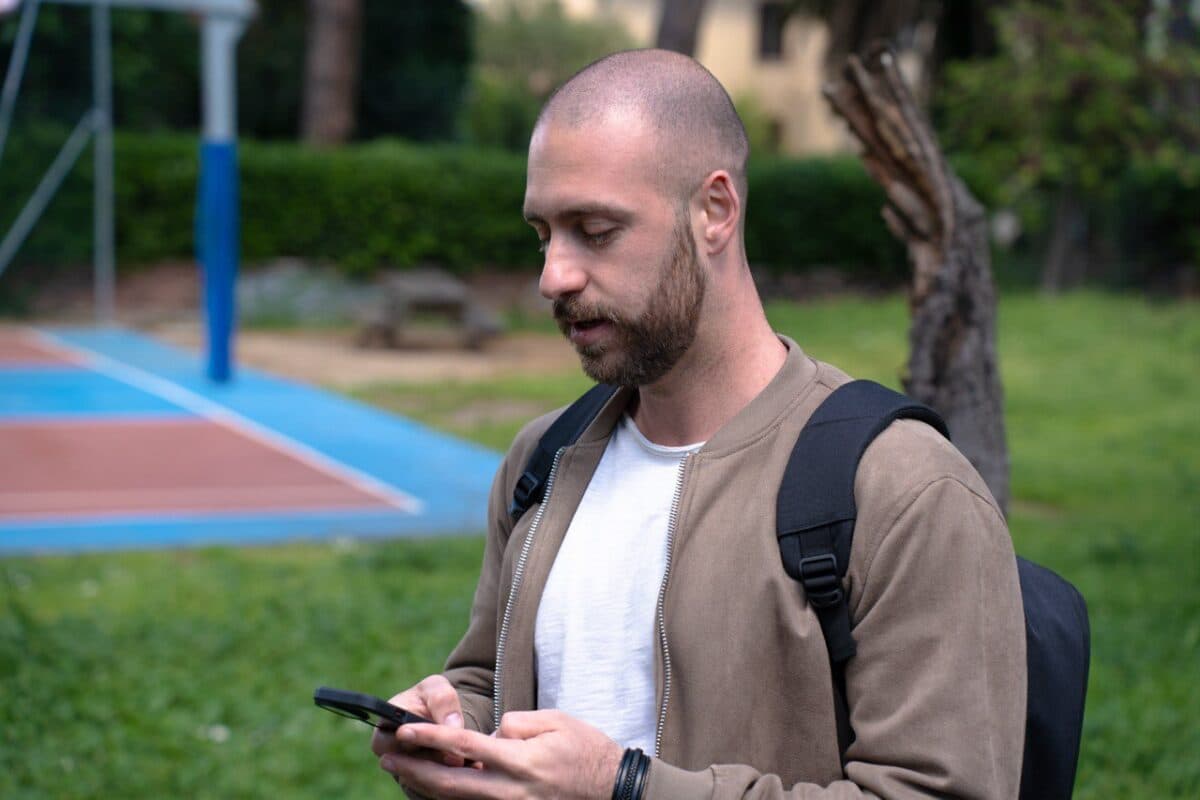 Francesco Cinori al lavoro su una strategia di campagna